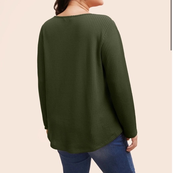 BloomChic Plus Size Plain Waffle Knit Scoop Neck Plicated Detail T-shirt - Picture 2 of 5